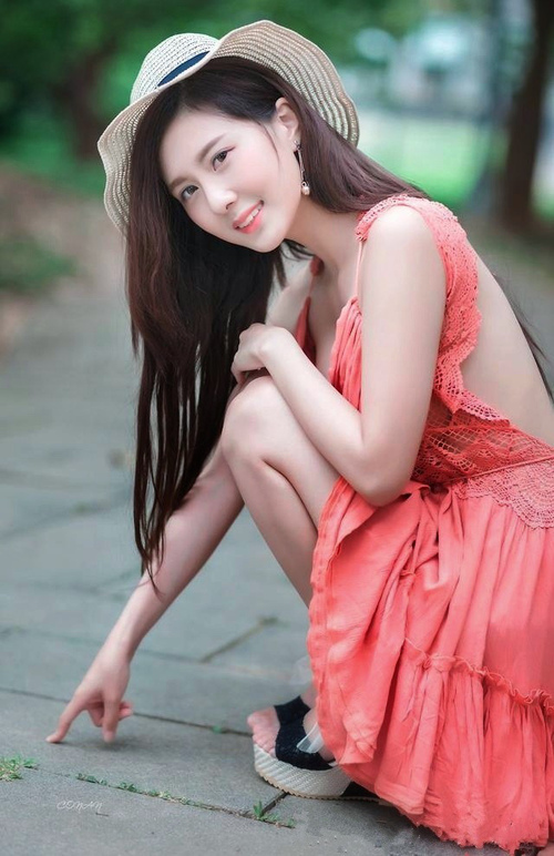 喀麦隆雄狮觉醒之夜，欧冠半决赛上演血脉压制，技术风暴击溃尼斯防线